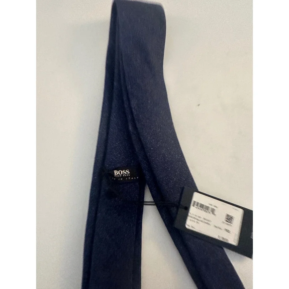 Hugo Boss Men's Dark Blue Textured Slim Silk Blend Necktie 6cm